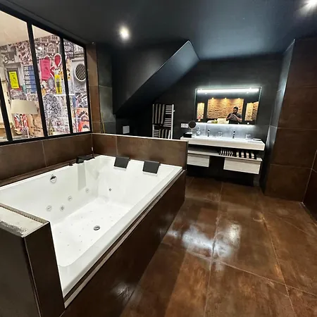 Loft Room38 לינה וארוחת בוקר